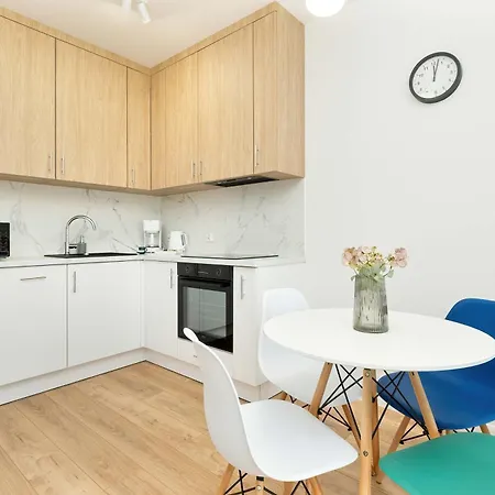 Stylish With Balcony Near Brzezno By Renters Gdańsk